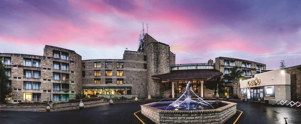 Avani Lesotho Hotel & Casino Масеру Екстериор снимка