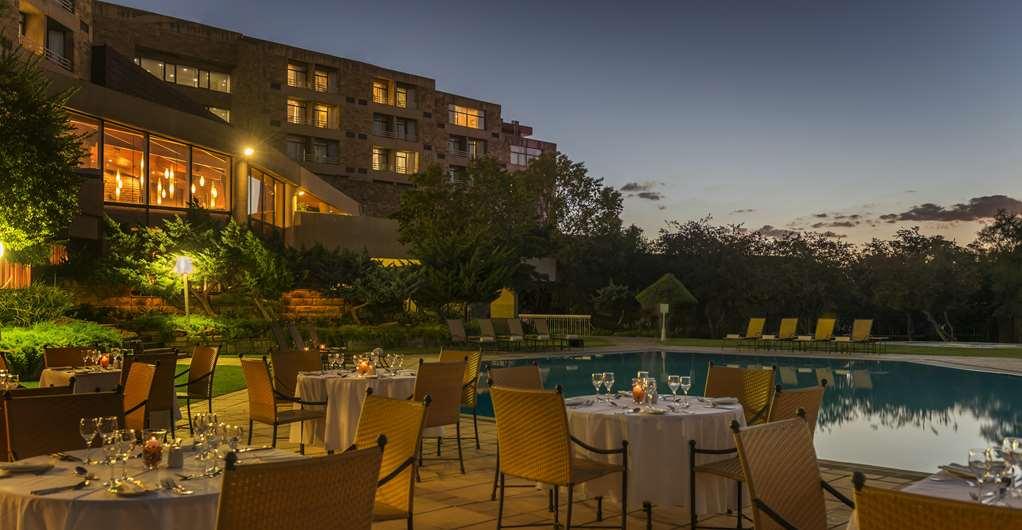 Avani Lesotho Hotel & Casino Масеру Ресторант снимка