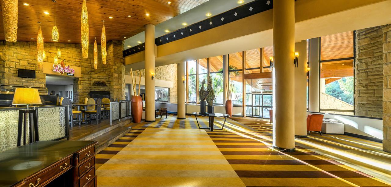 Avani Lesotho Hotel & Casino Масеру Екстериор снимка