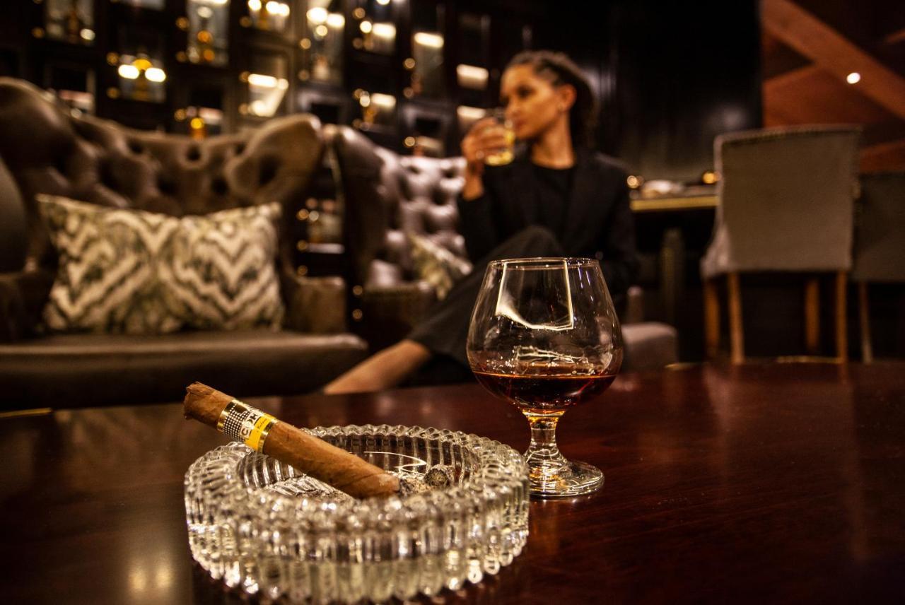 Avani Lesotho Hotel & Casino Масеру Екстериор снимка