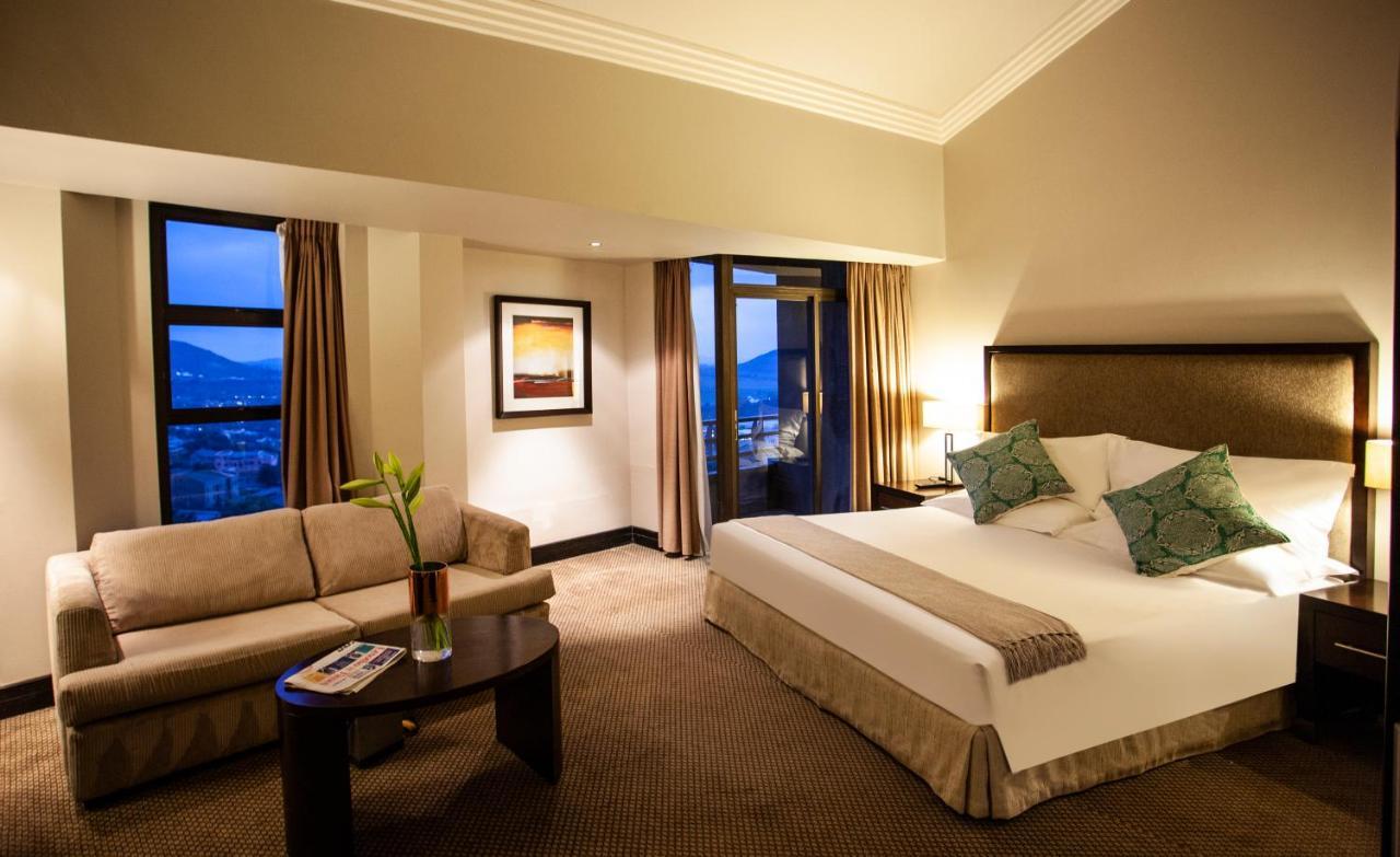 Avani Lesotho Hotel & Casino Масеру Екстериор снимка
